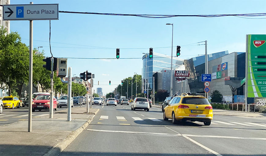 Sebességmérő a budapesti Váci út 182 szám előtt